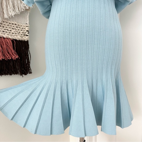 Elegant Blue Flared Dress - Picture 3 of 13